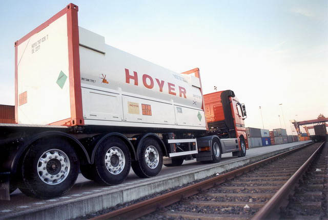 1977-06-nitrogeno-liquido-refrigerado-mb-actros-1843-hoyer-luftgas-tc-am-terminal