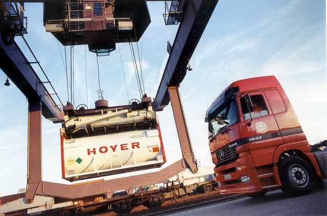 1977-10-nitrogeno-liquido-refrigerado-mb-actros-1843-hoyer-luftgas-tc-beim-absetz